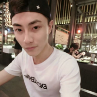 宏偉